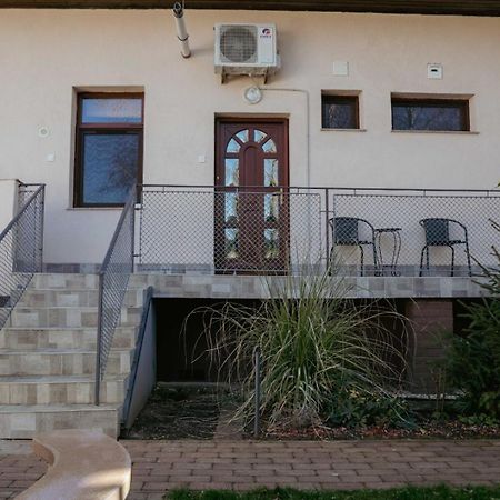 Dobay Apartman Jula Exterior foto