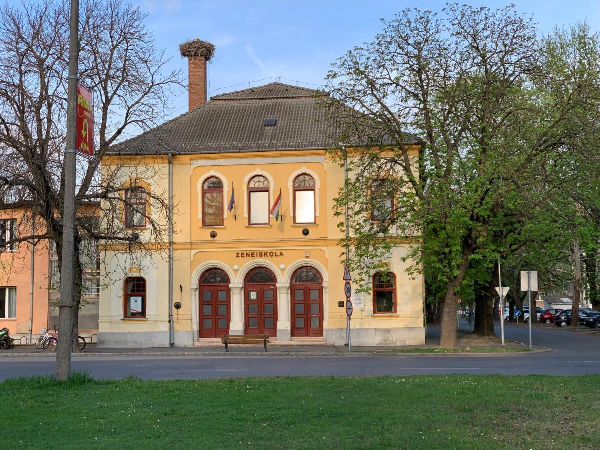 Dobay Apartman Jula Exterior foto