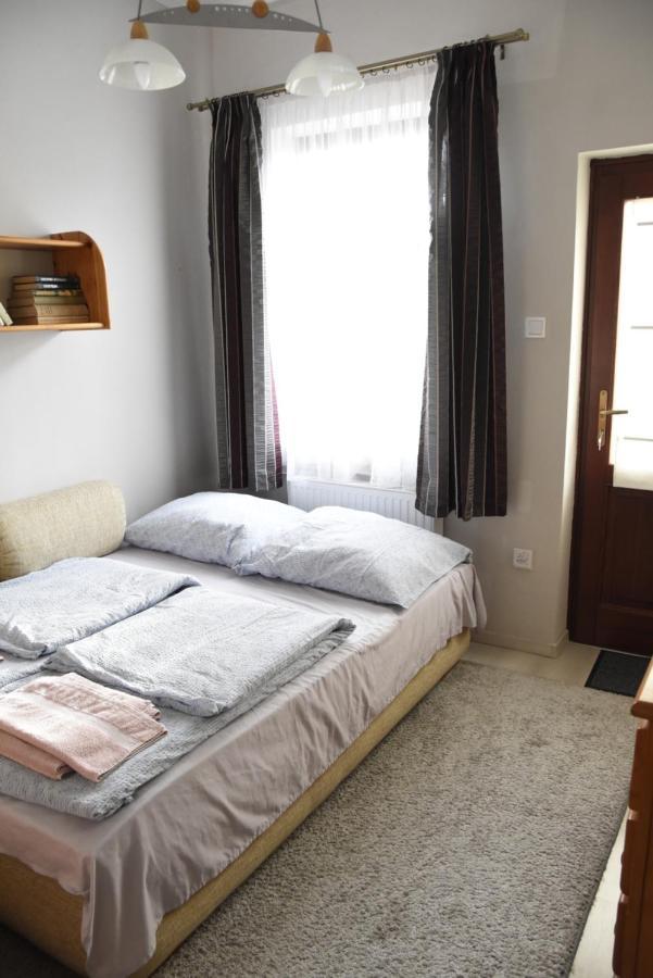 Dobay Apartman Jula Exterior foto