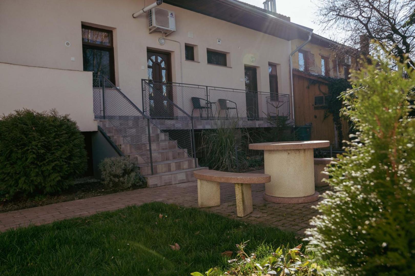 Dobay Apartman Jula Exterior foto